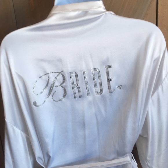 VS Bride Robe - Picture 2 of 6